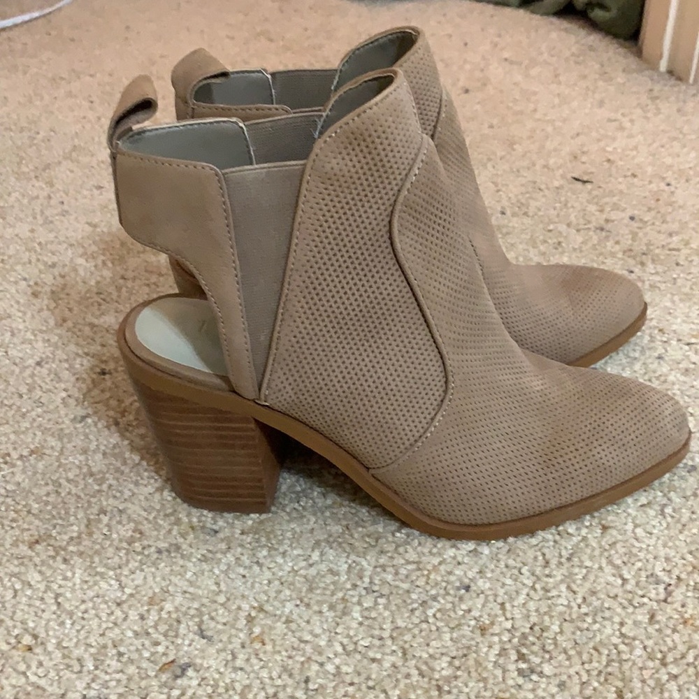 WOMENS CUTOUT BOOTIE